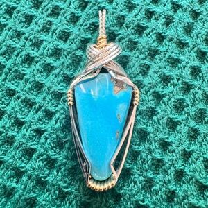 Turquoise stone wrapped in silver rope necklace